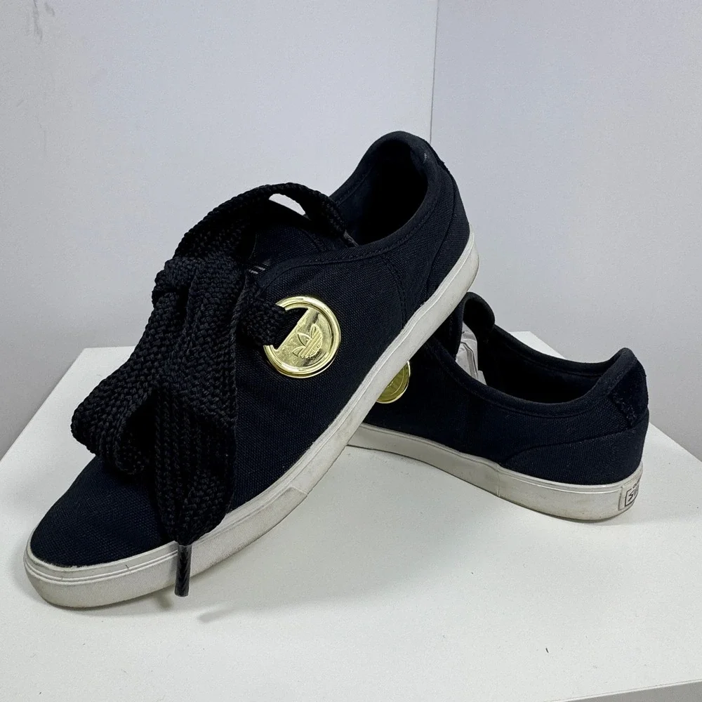 adidas Sleek Low Sneaker Womens Size 7 Black‎ Ribbon Bow Gold Badge FV0741